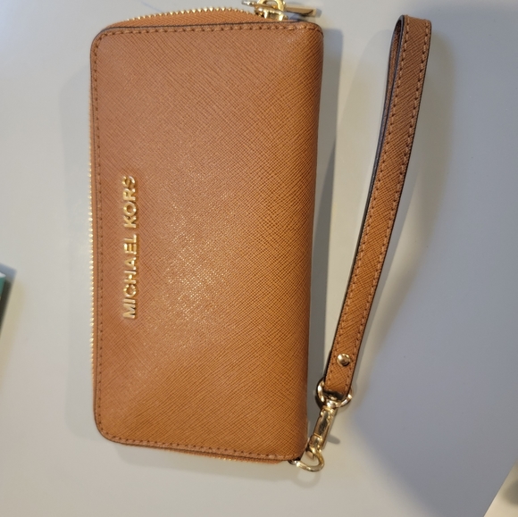 Michael Kors purse and wallet - Picture 9 of 10